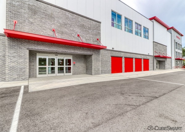 Facility photo: //images.sparefoot.com/medium/24133968e767d212d71.jpg