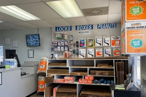 Facility photo: //images.sparefoot.com/medium/241340686f0a32676b2.jpeg
