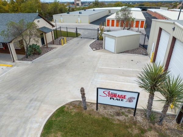 Facility photo: //images.sparefoot.com/medium/24134168753f139038d.jpg