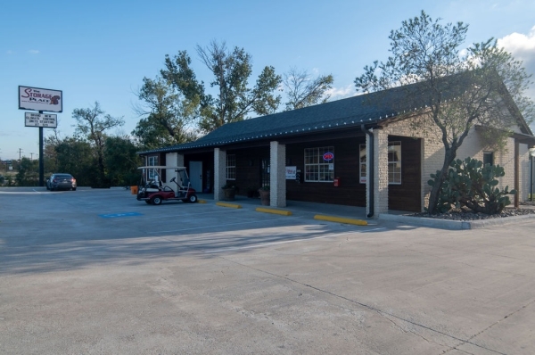 Facility photo: //images.sparefoot.com/medium/24134168754145a52ed.jpg
