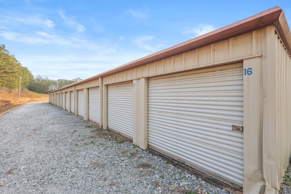 Facility photo: //images.sparefoot.com/medium/24135169de4c5ae0bb7.jpg