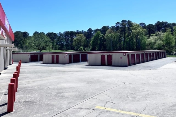 Facility photo: //images.sparefoot.com/medium/2413546a071d05bd06c.jpg