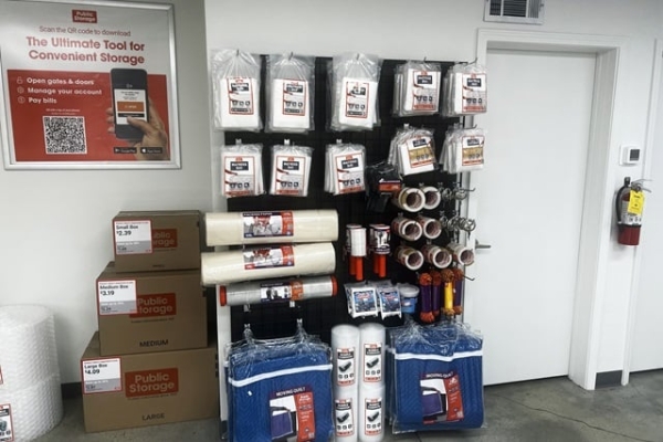 Facility photo: //images.sparefoot.com/medium/24136069f7493f8622f.jpg