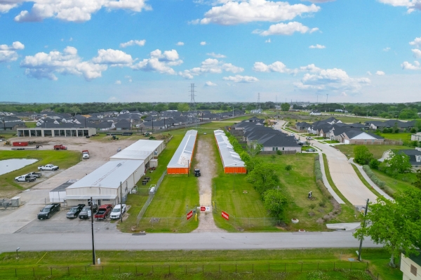 Facility photo: //images.sparefoot.com/medium/24136469f4bb50b5954.jpg