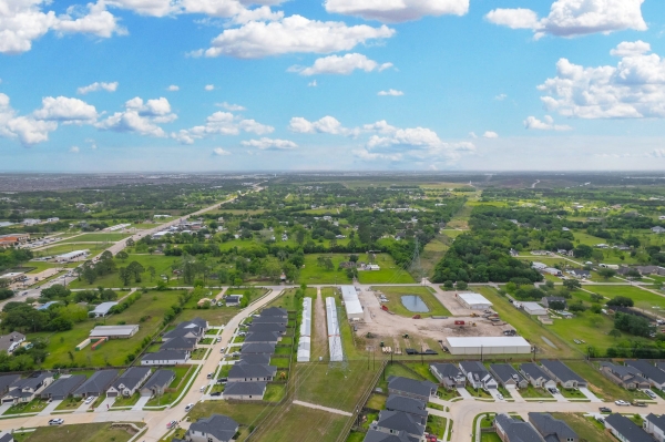 Facility photo: //images.sparefoot.com/medium/24136469f4bb55af57c.jpg