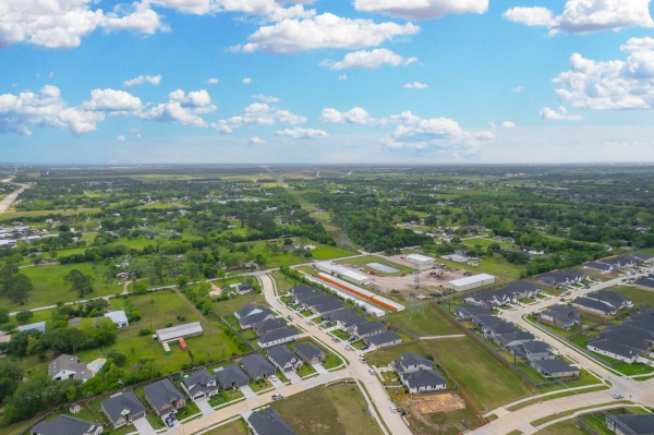 Facility photo: //images.sparefoot.com/medium/24136469f4bb5be9a31.jpg