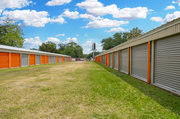Facility photo: //images.sparefoot.com/medium/24136669f4b873e2801.jpg