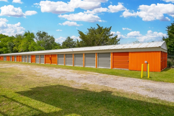 Facility photo: //images.sparefoot.com/medium/24136669f4b8793a995.jpg