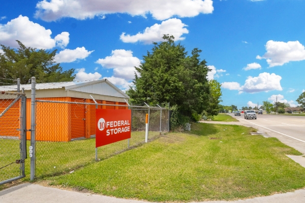 Facility photo: //images.sparefoot.com/medium/24136669f4b87cce6ef.jpg