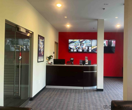 Facility photo: //images.sparefoot.com/medium/241381686cc2a9dff12.jpg