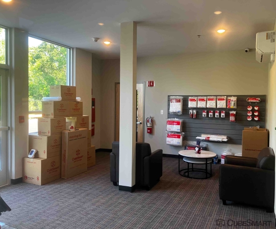 Facility photo: //images.sparefoot.com/medium/241381686cc2ad3e9e2.jpg