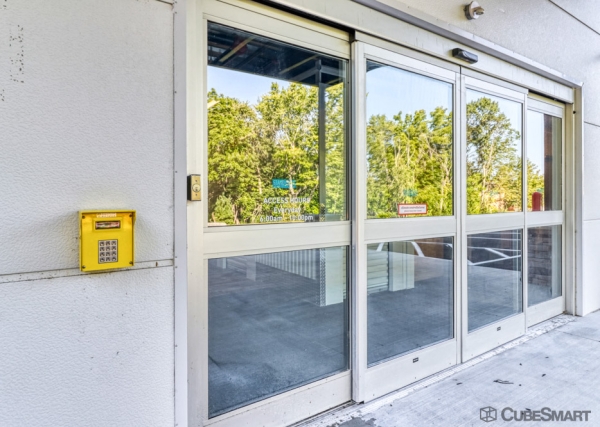 Facility photo: //images.sparefoot.com/medium/241381695f70304618a.jpg