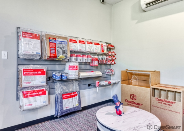 Facility photo: //images.sparefoot.com/medium/24138169772d6699b28.jpg