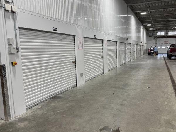 Facility photo: //images.sparefoot.com/medium/2413836903905537e42.jpg