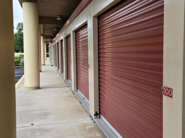 Facility photo: //images.sparefoot.com/medium/24138469028c319b140.jpg