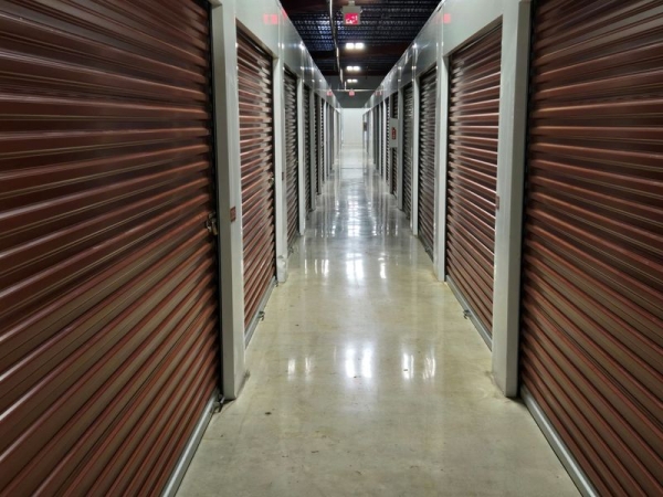 Facility photo: //images.sparefoot.com/medium/24138469028c3277650.jpg