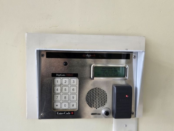 Facility photo: //images.sparefoot.com/medium/24138469028c335fda3.jpg