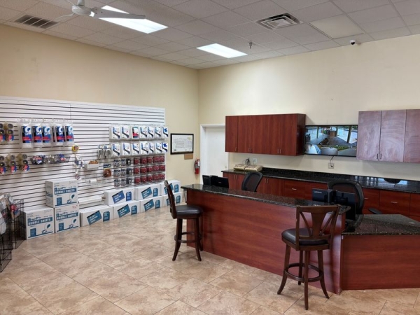 Facility photo: //images.sparefoot.com/medium/24138469028c3434c06.jpg