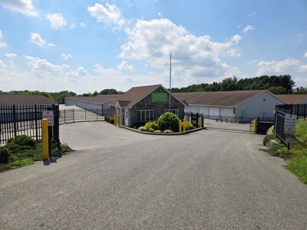 Facility photo: //images.sparefoot.com/medium/24138569039184abed2.jpg