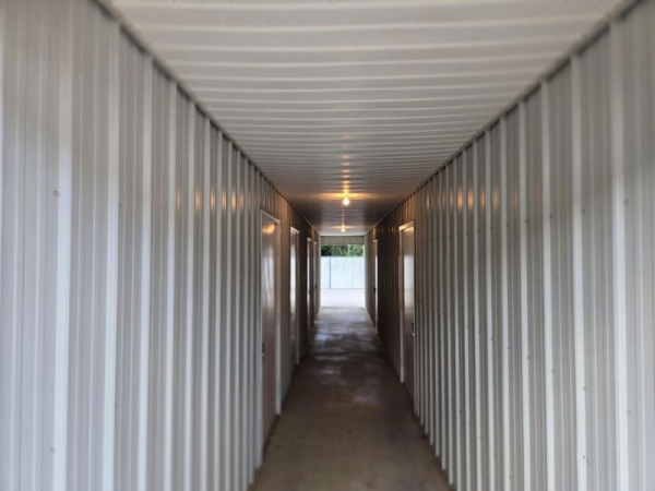 Facility photo: //images.sparefoot.com/medium/2413856903918673cdf.jpg