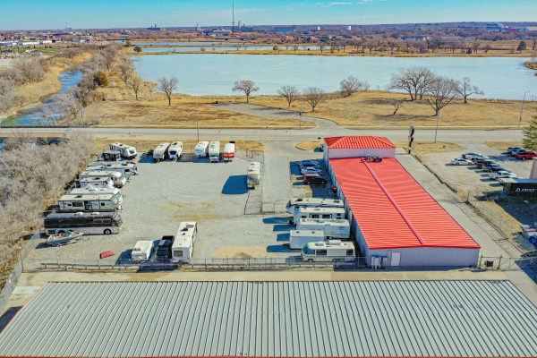 Facility photo: //images.sparefoot.com/medium/24138868dd792fa4ca2.jpg