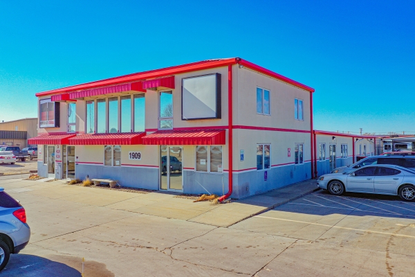 Facility photo: //images.sparefoot.com/medium/24138868dd79372dc1d.jpg
