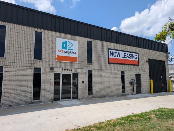 Facility photo: //images.sparefoot.com/medium/24141368a335718b460.jpeg