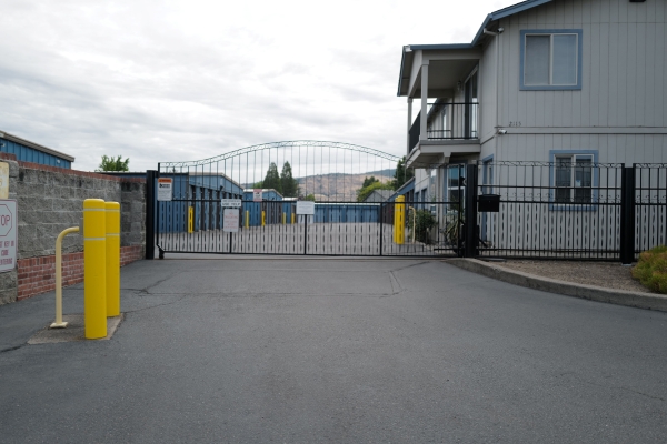 Facility photo: //images.sparefoot.com/medium/241420689537c02173e.jpg