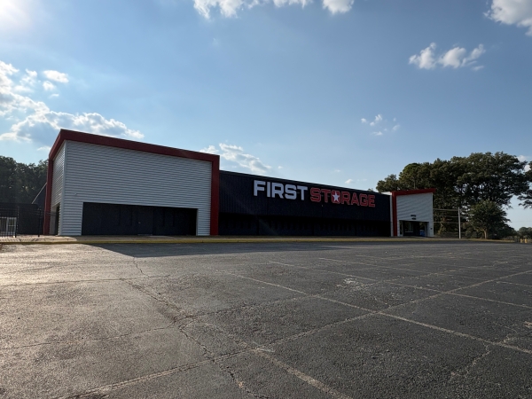 Facility photo: //images.sparefoot.com/medium/24142568cdb27368ec2.jpg