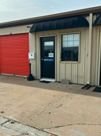 Facility photo: //images.sparefoot.com/medium/241436692f0658b6815.png