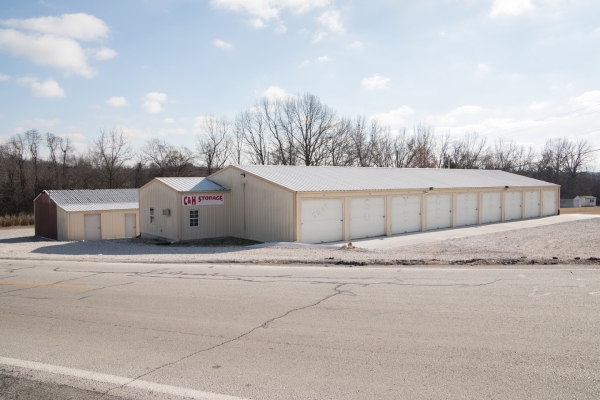 Facility photo: //images.sparefoot.com/medium/241437687540b3ecf2d.jpg