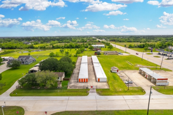 Facility photo: //images.sparefoot.com/medium/24144669f4d845c192c.jpg