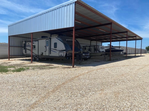 Facility photo: //images.sparefoot.com/medium/241449686fd7f112ebf.jpg