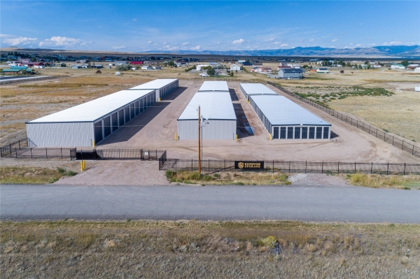 Facility photo: //images.sparefoot.com/medium/241458686fe68dcc9e9.jpg