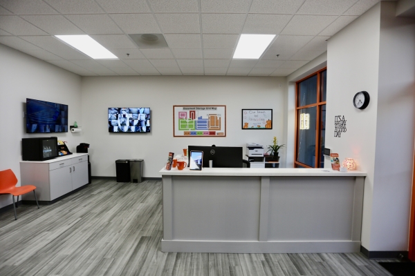 Facility photo: //images.sparefoot.com/medium/241460694ac7b37ec80.jpg