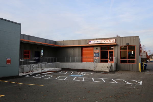 Facility photo: //images.sparefoot.com/medium/241460694ad4e36c352.jpg