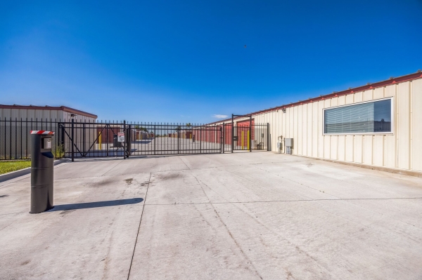 Facility photo: //images.sparefoot.com/medium/241472687002c34a4b3.jpg