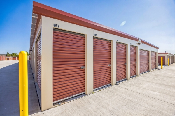 Facility photo: //images.sparefoot.com/medium/241472687002c4c8069.jpg