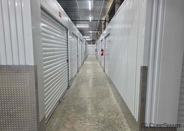 Facility photo: //images.sparefoot.com/medium/241477688330982257c.jpg