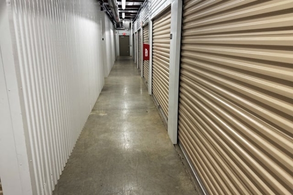 Facility photo: //images.sparefoot.com/medium/24148069f4a89c06558.jpg