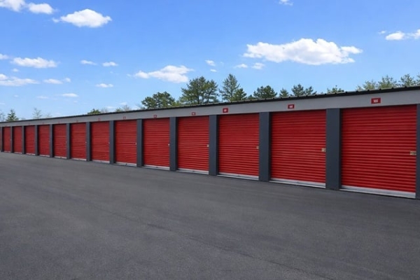 Facility photo: //images.sparefoot.com/medium/24148269f4a9b33637a.jpg