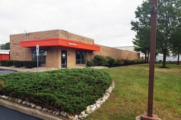Facility photo: //images.sparefoot.com/medium/24148869f5fa4593978.jpg