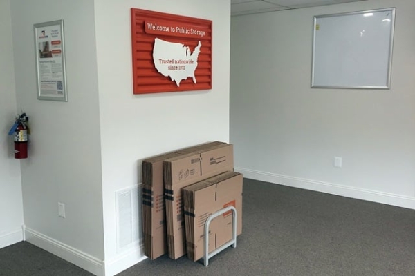 Facility photo: //images.sparefoot.com/medium/24148869f9edf3134cd.jpg