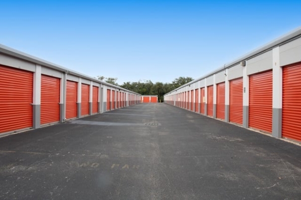 Facility photo: //images.sparefoot.com/medium/24149469ff32ca73e2d.jpg