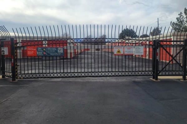 Facility photo: //images.sparefoot.com/medium/24149669e4d8e6e40ed.jpg