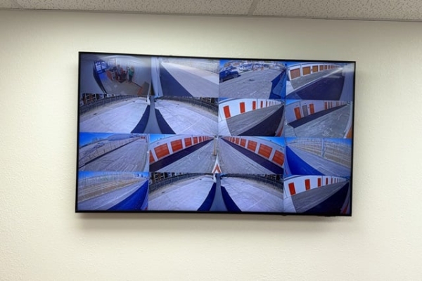 Facility photo: //images.sparefoot.com/medium/24149769f74ae15ed04.jpg