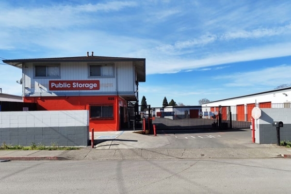 Facility photo: //images.sparefoot.com/medium/24150369e62c9dc8804.jpg