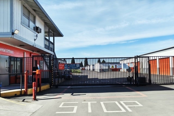 Facility photo: //images.sparefoot.com/medium/24150369f89e159f883.jpg