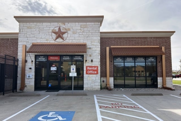 Facility photo: //images.sparefoot.com/medium/24150569f89cd75bfb4.jpg