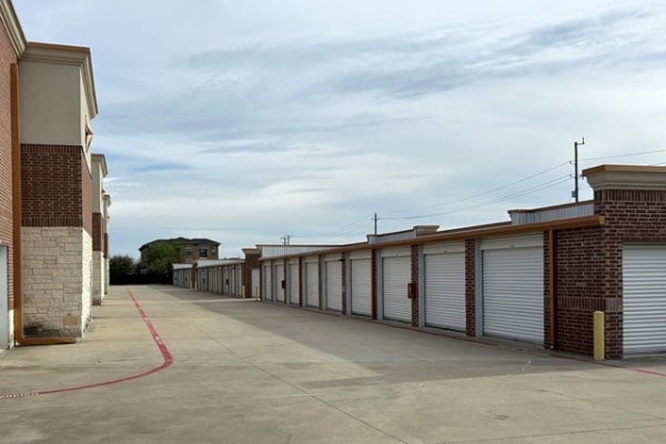 Facility photo: //images.sparefoot.com/medium/24150569f89cd831850.jpg